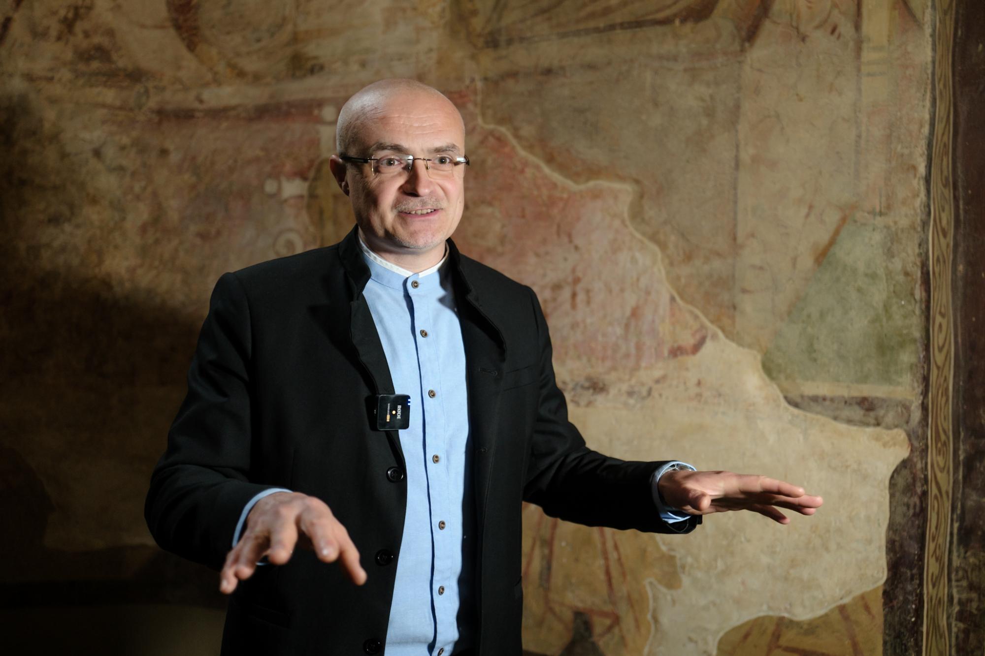 "Пекло для чоловіків, рай для жінок": Що приховує Кирилівська церква в Києві